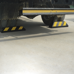 [AC55TC] Tope Vehicular 55cm / Para Camion / Estacionamiento / Color Negro-Amarillo. | AC55TC